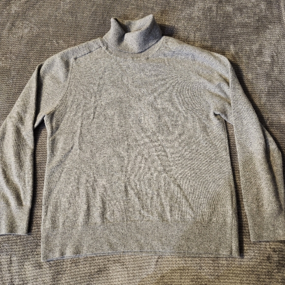 Quince Mongolian cashmere Turtleneck sweater Heather Gray Sz L Quiet Luxury, - Picture 3 of 9